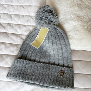 NWT Women’s Michael Kors Gray Knit Pom-Pom Beanie